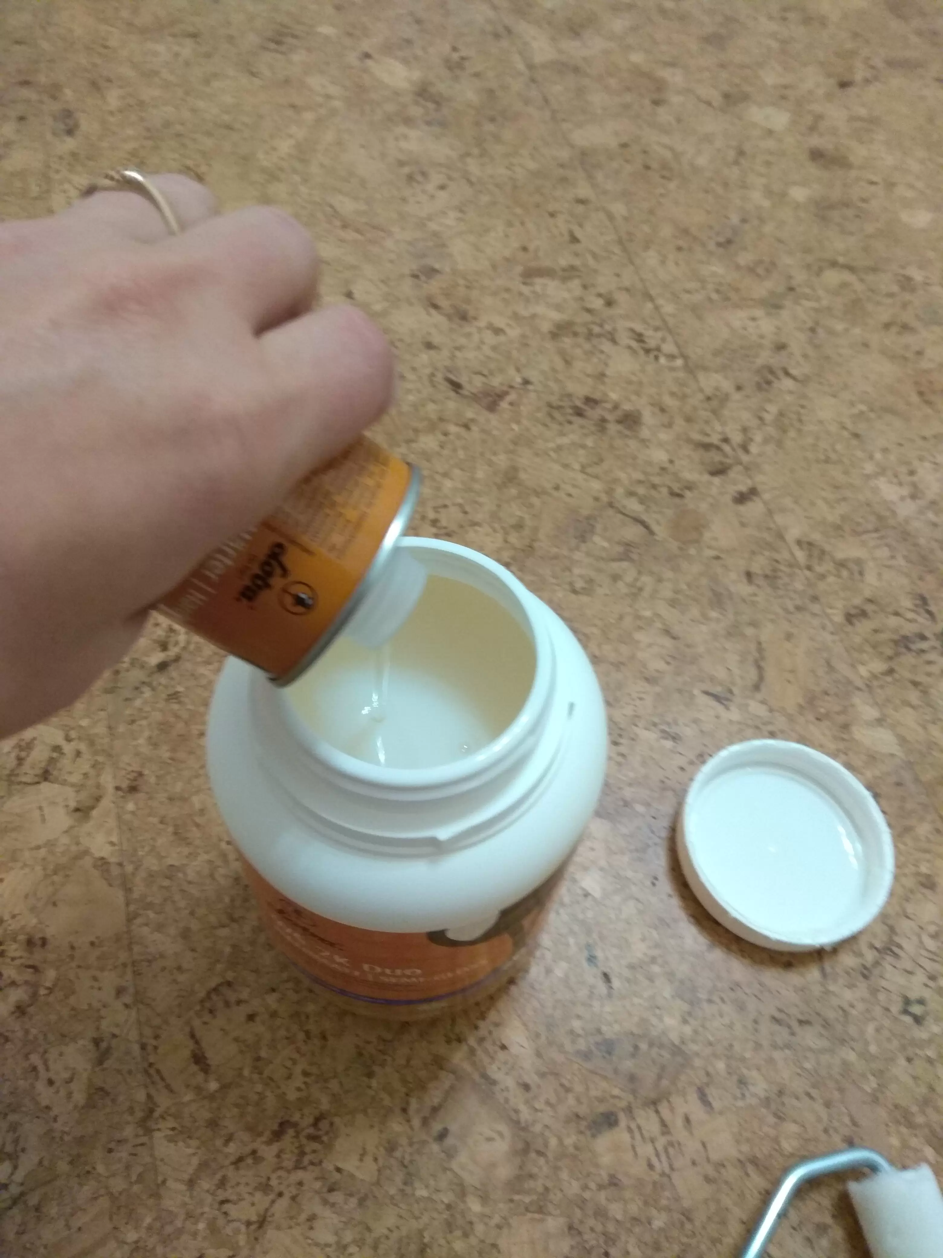 Как обновить пробковый пол лаком